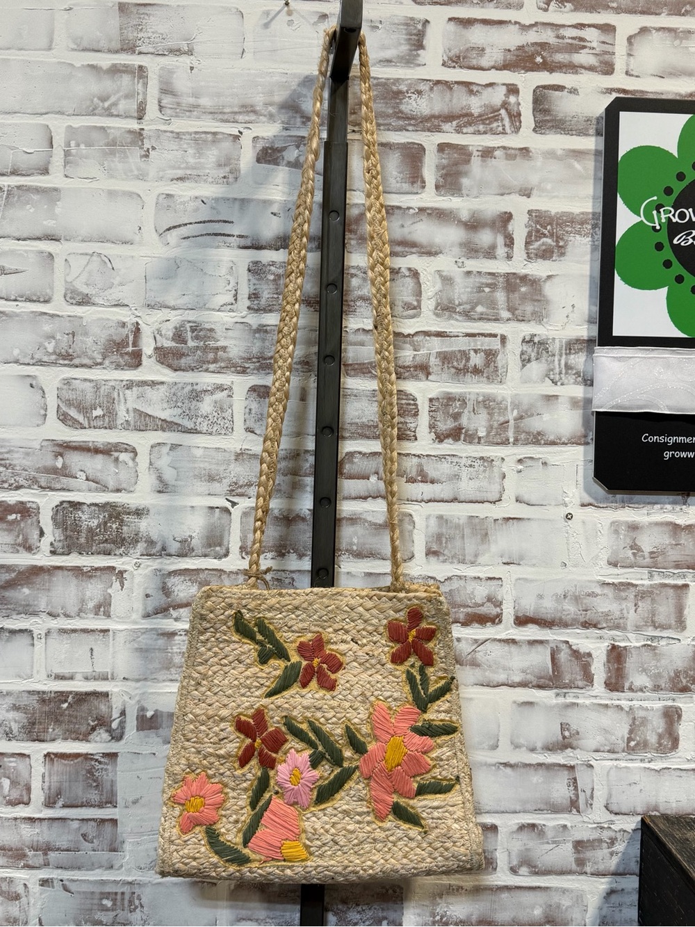 Straw juke  Floral Embroidered Crossbody Bag - Natural Pink